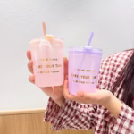 Gobelet tendance avec paille intégrée et couvercle amovible - Rose – Image 2