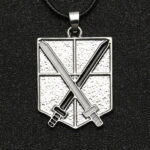 Collier "Attack on Titan" – Symbole de la Brigade d'Entraînement