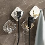 Pack de 2 Crochets Muraux Adhésifs – Design Diamant Texturé & Double Accroche Métallique – Image 3