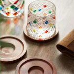 Verre Design Coloré avec Sous-verre en Bois – 4 Modèles Disponibles – Image 4