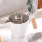 Cafetière Italienne Bergner – 6 Tasses – Aluminium & Bois de Hêtre – Compatible Gaz, Électrique et Vitrocéramique – Image 3