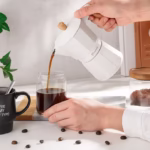 Cafetière Italienne Bergner – 6 Tasses – Aluminium & Bois de Hêtre – Compatible Gaz, Électrique et Vitrocéramique – Image 2