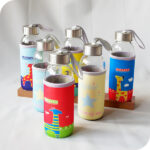 Bouteille en Verre Enfant 350 ml avec Housse – Motif Aléatoire, Pratique & Ludique – Image 2