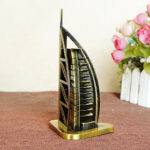 Statue décorative Burj Al Arab en métal – Miniature design 15 cm (4 couleurs disponibles) – Image 3