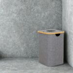 Panier à Linge Rectangulaire avec Couvercle – Tissu Gris & Finition Bois 30 x 24 x 90 cm – Image 3