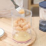 Bocal à Cornichons et Olives avec Séparateur de Jus - Boîte de Conservation Hermétique et Astucieuse - Blanc – Image 2